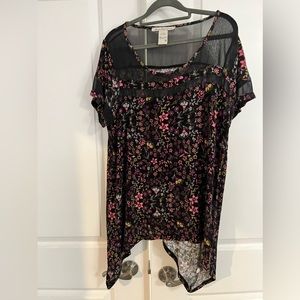 Flower Printed Sharkbite Hem Shirt
